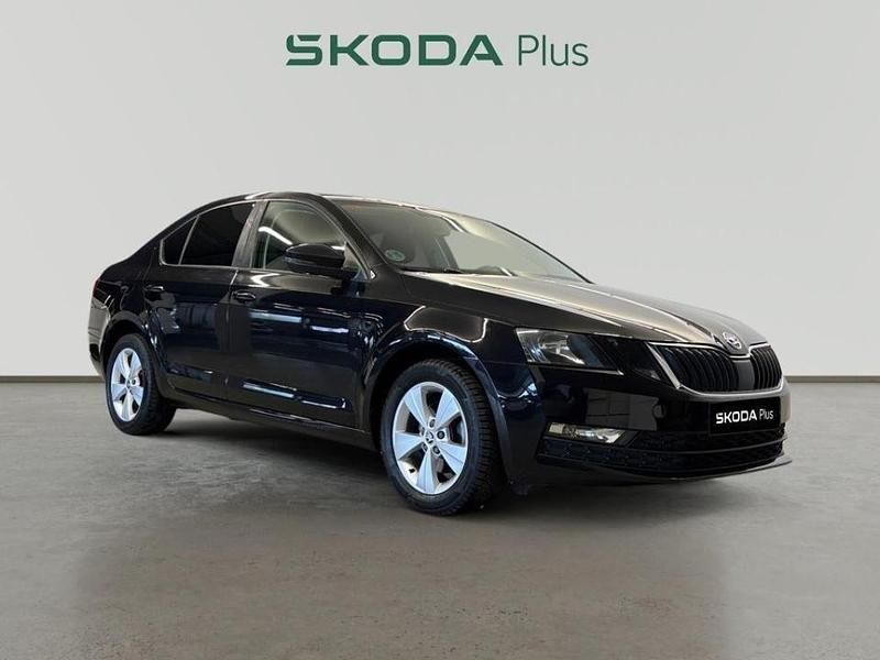 Negro Usado 2019 Skoda Octavia Ambition Berlina | 14.200 € (Precio justo) - Imagen 1/4