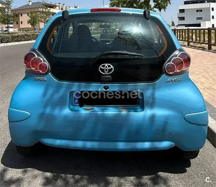 Usado Toyota Aygo City 68 CV (50 kW) 2013 Azul Utilitario