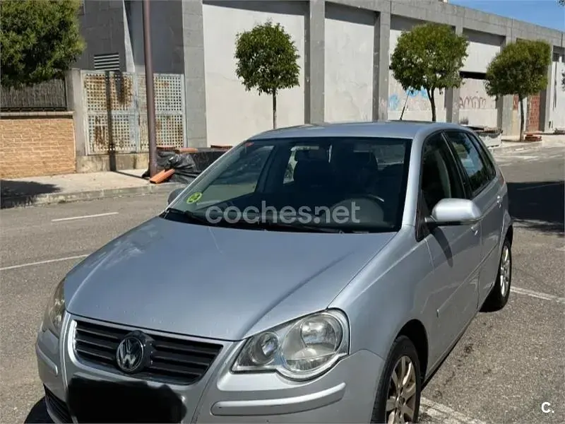 Usado VW Polo Sportline 100 CV (73 kW) 2006 Gris / plata Utilitario