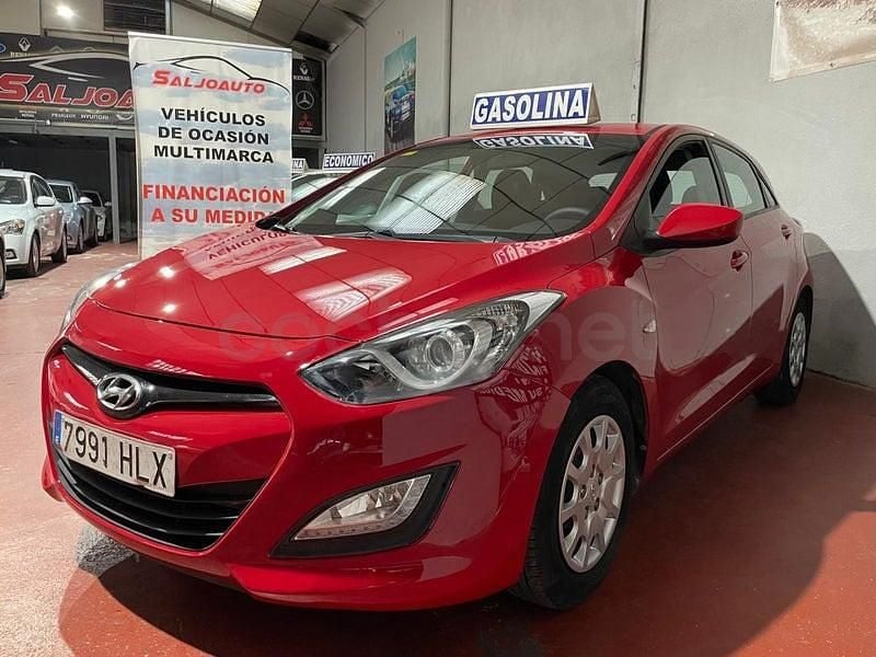 Usado Hyundai i30 100 CV (73 kW) 2012 Rojo Berlina