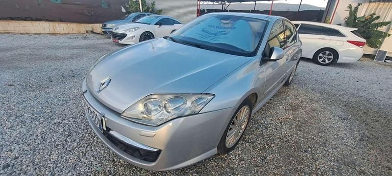 Plateado Usado 2007 Renault Laguna III Privilege Berlina | 3495 € (Caro) - Imagen 1/4