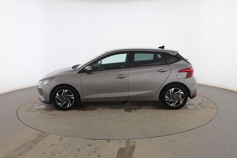 Usado Hyundai i20 101 CV (74 kW) 2022 Gris Utilitario