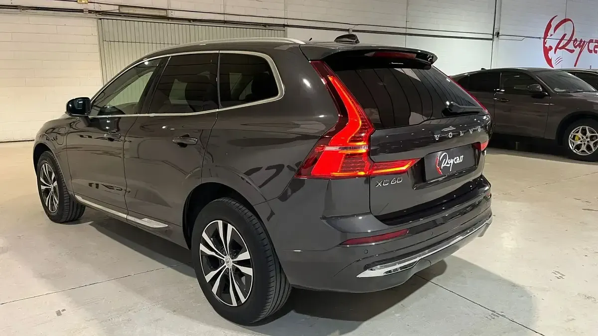 Begagnad Volvo XC60 Inscription 350 HK (257 kW) 2021 Grå SUV