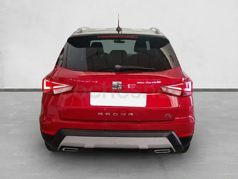 Usado Seat Arona Ecomotive 115 CV (84 kW) 2019 Granate SUV