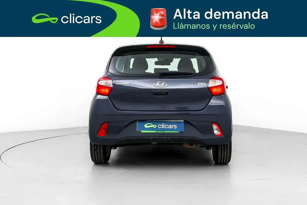 Usado Hyundai i10 67 CV (49 kW) 2022 Gris Utilitario