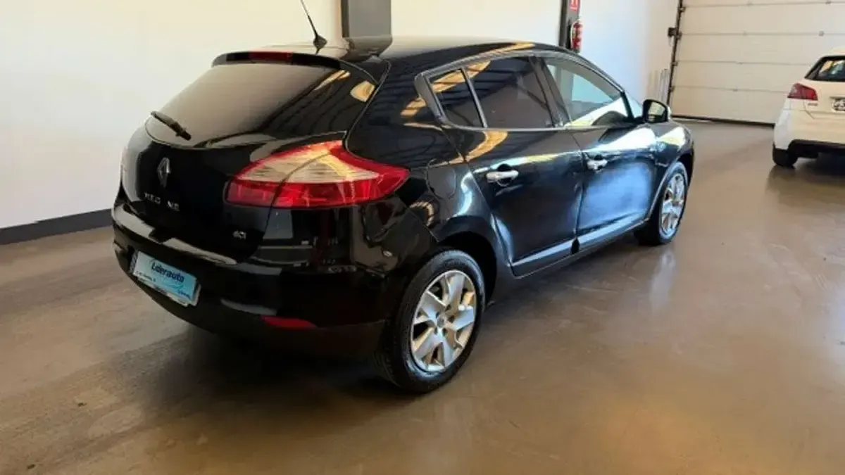Usado Renault Mégane Dynamique 110 CV (80 kW) 2011 Negro Utilitario