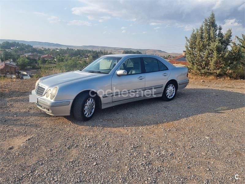 Gris / plata Usado 2002 Mercedes E240 Elegance Berlina | 3000 € - Imagen 1/4