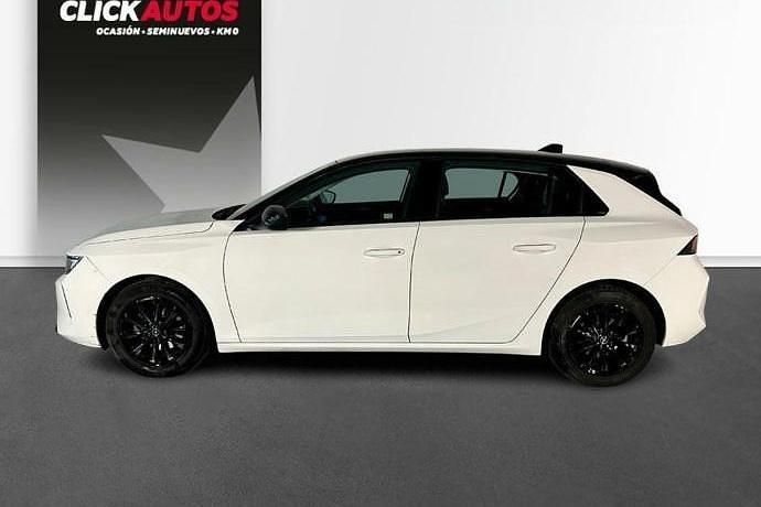 Usado Opel Astra Edition 130 CV (95 kW) 2023 Negro