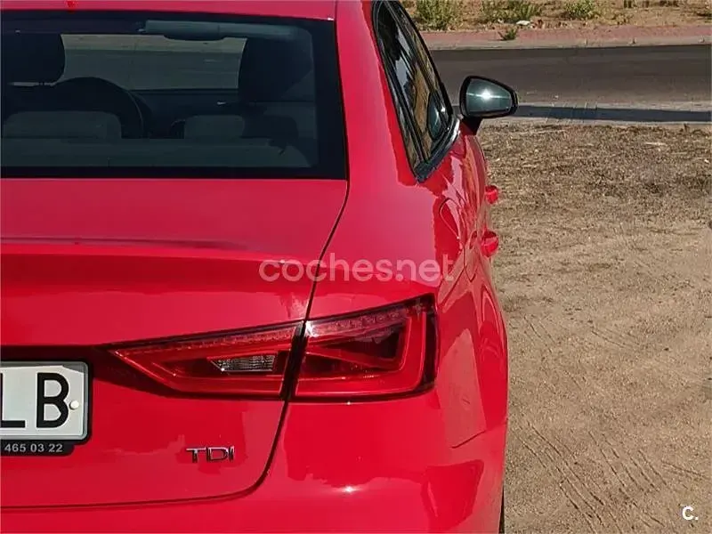 Usado Audi A3 S-Line 110 CV (80 kW) 2016 Rojo Berlina