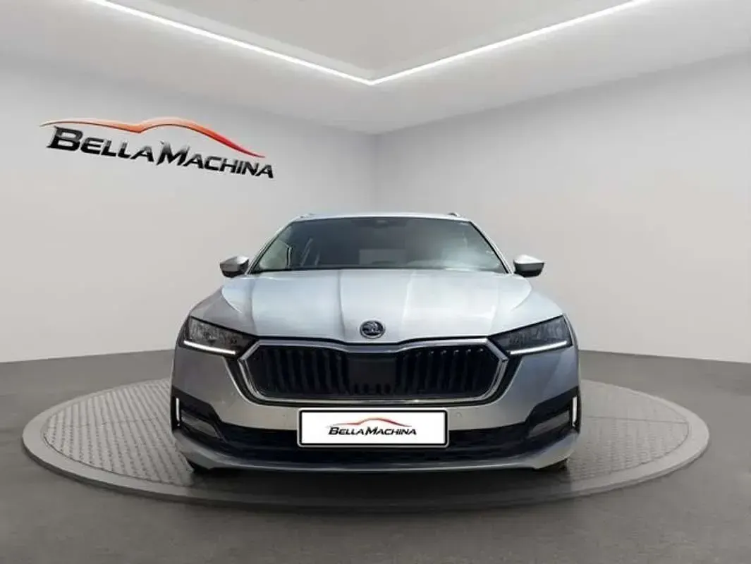 Usado Skoda Octavia Ambition 150 CV (110 kW) 2022 Gris Familiar