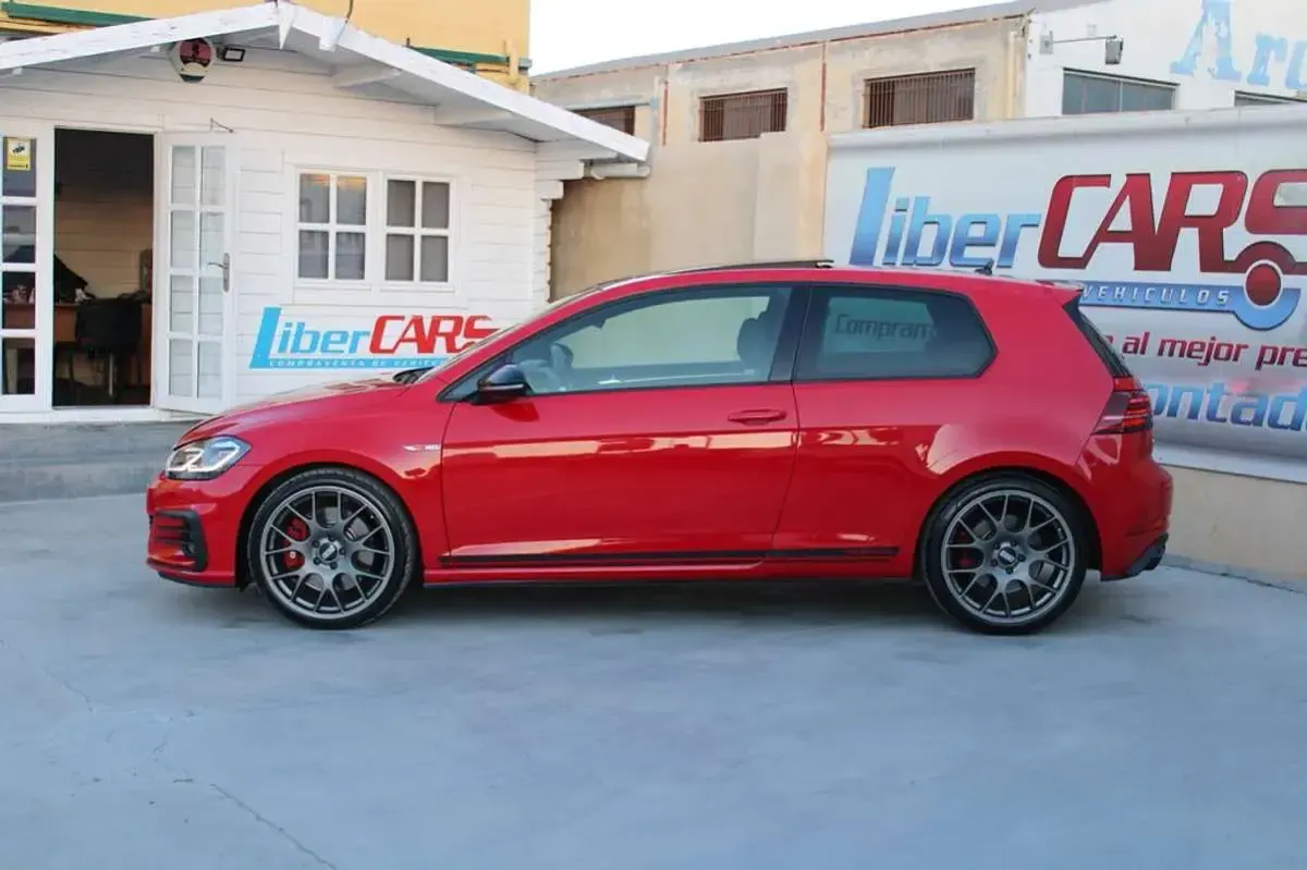 Usado VW Golf VII GTI 245 CV (180 kW) 2019 Rojo Utilitario