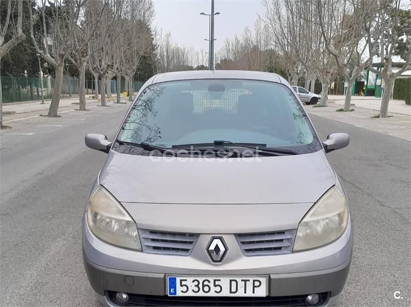 Usado Renault Scénic II Dynamique 105 CV (77 kW) 2005 Gris / plata Monovolumen