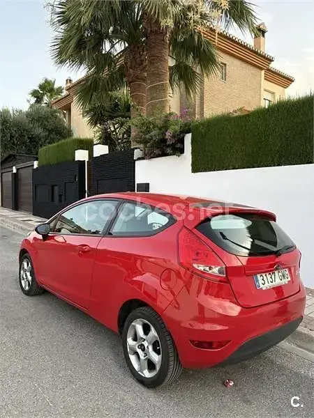 Usado Ford Fiesta Trend 82 CV (60 kW) 2009 Rojo Berlina