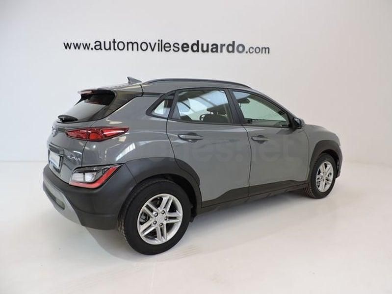 Usado Hyundai Kona 120 CV (88 kW) 2021 Gris / plata SUV