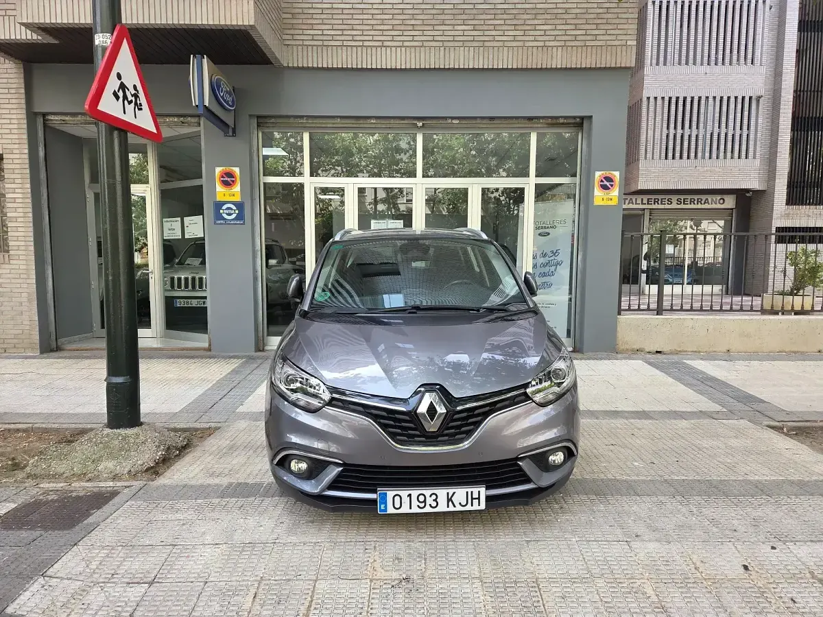 Usado Renault Grand Scénic IV Zen 110 CV (80 kW) 2018 Gris Monovolumen
