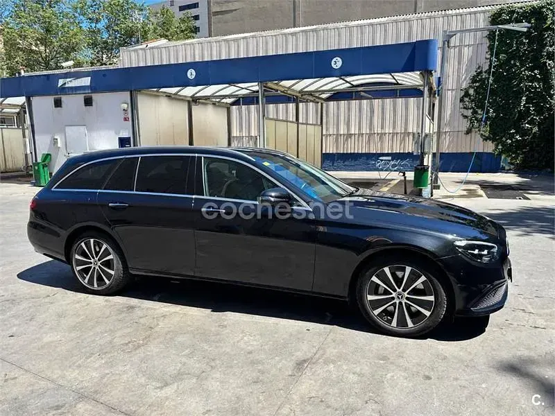 Usado Mercedes E300 306 CV (225 kW) 2022 Negro Familiar