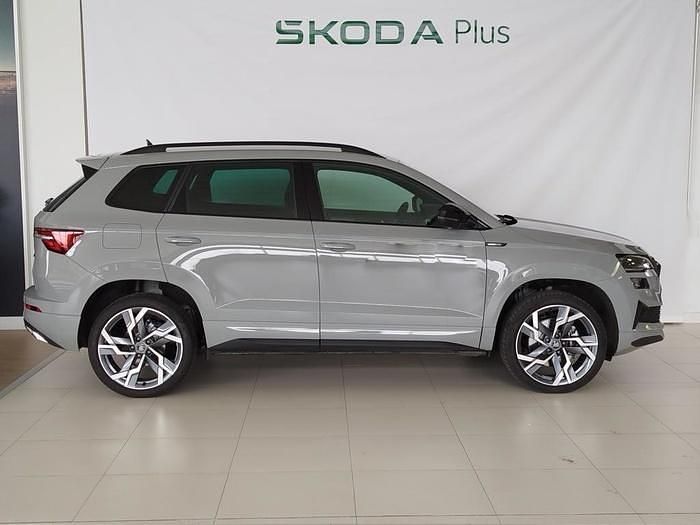 Begagnad Skoda Karoq SportLine 150 HK (110 kW) 2026 Grå SUV