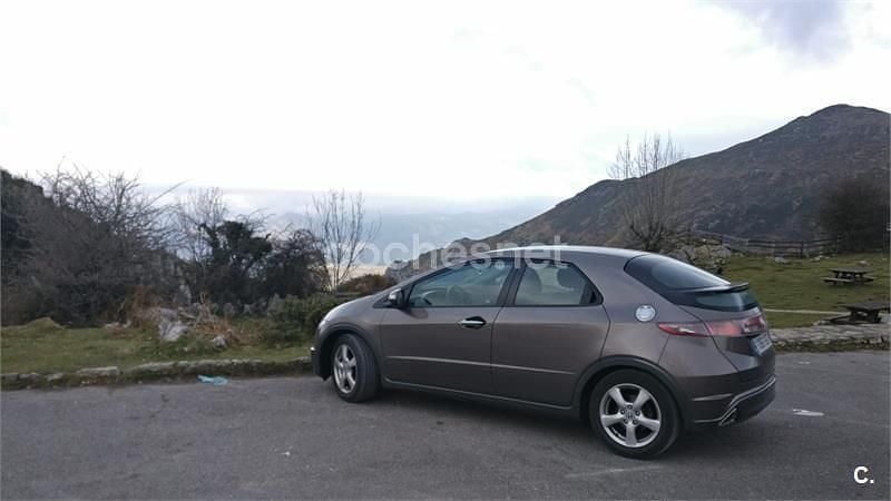 Usado Honda Civic Sport 100 CV (73 kW) 2010 Gris / plata Berlina