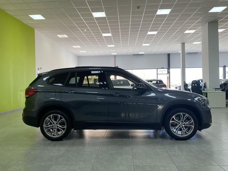 Usado BMW X1 Advantage 136 CV (100 kW) 2021 Gris SUV