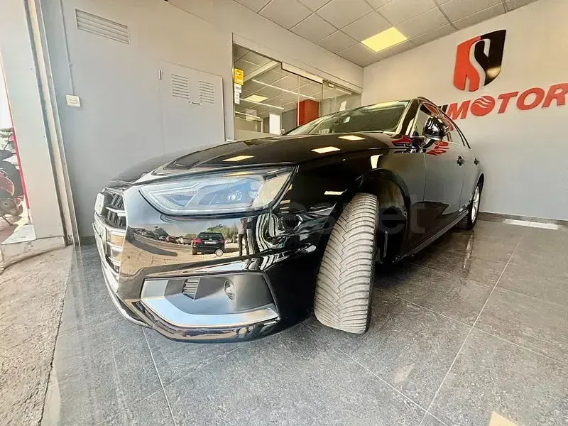 Usado Audi A4 Advanced Plus 136 CV (100 kW) 2021 Negro Familiar