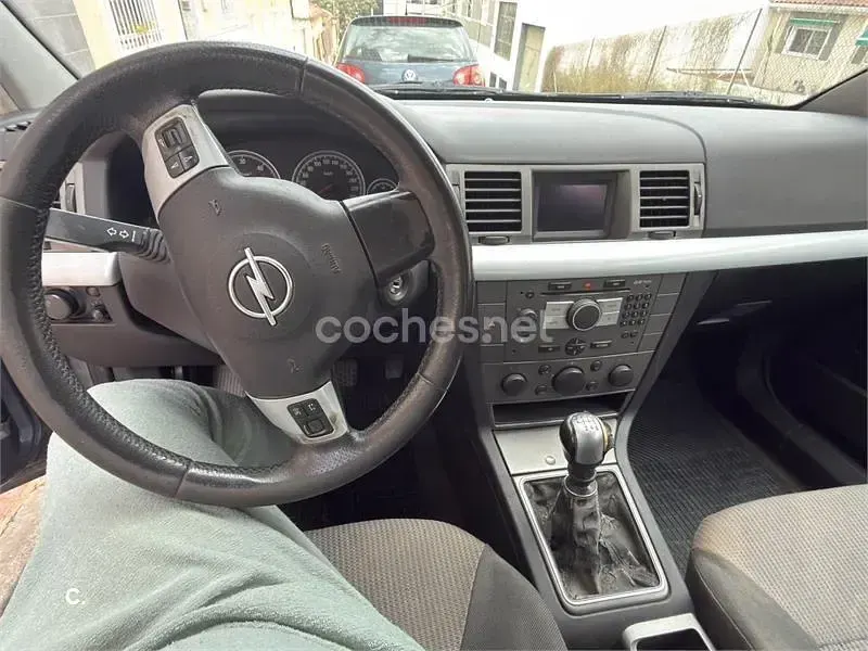 Usado Opel Vectra Elegance 120 CV (88 kW) 2005 Gris / plata Berlina