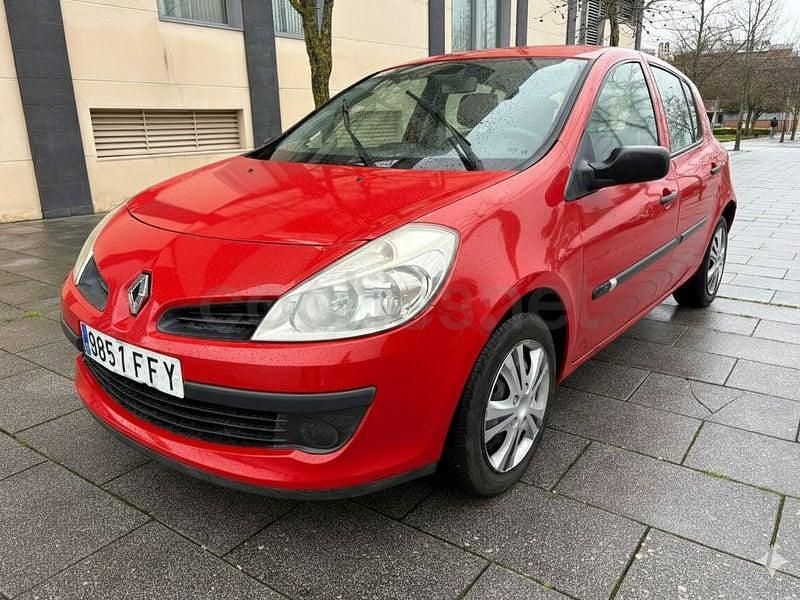 Rojo Usado 2007 Renault Clio II Expression Berlina | 3900 € (Precio justo) - Imagen 1/4