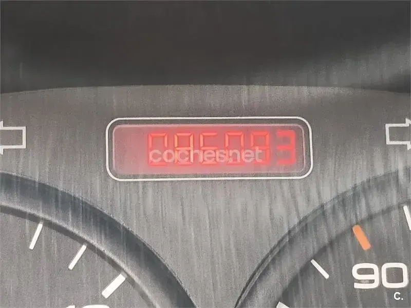 Usado Peugeot 206 70 CV (51 kW) 1998 Gris / plata Utilitario