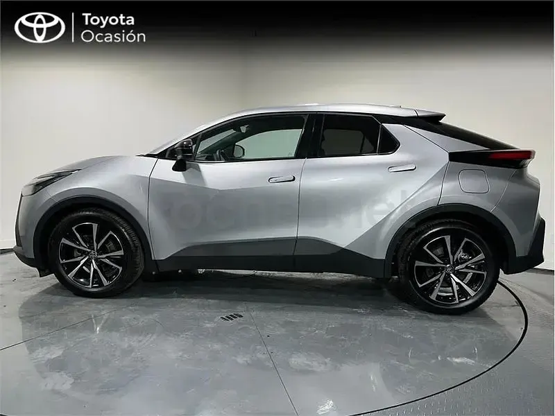Usado Toyota C-HR Advance 140 CV (102 kW) 2025 Gris / plata SUV
