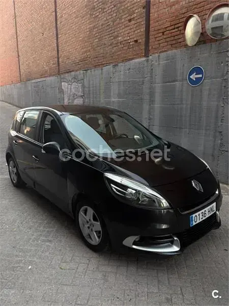 Usado Renault Scénic III Expression 95 CV (69 kW) 2013 Negro Monovolumen