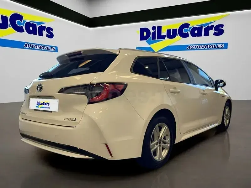 Begagnad Toyota Corolla Business Edition 122 HK (89 kW) 2022 Vit Kombi