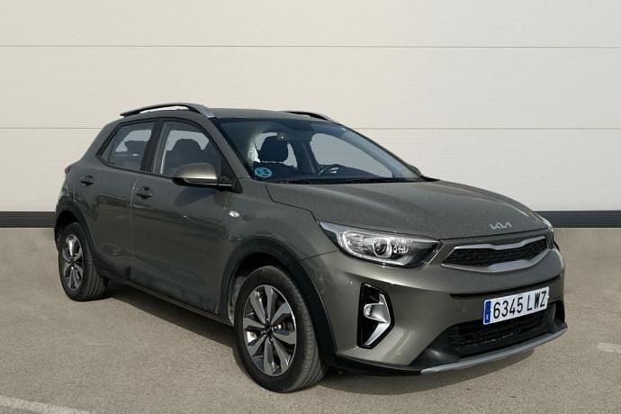 Usado Kia Stonic 84 CV (61 kW) 2022 Gris SUV