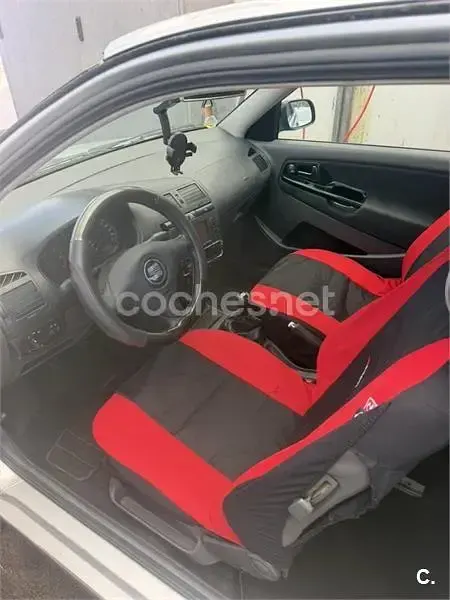 Usado Seat Ibiza 60 CV (44 kW) 2000 Gris / plata Utilitario