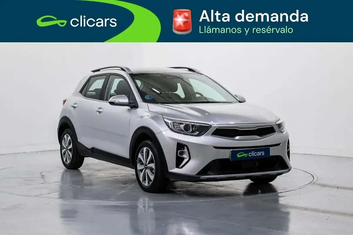 Usado Kia Stonic 101 CV (74 kW) 2024 Gris SUV