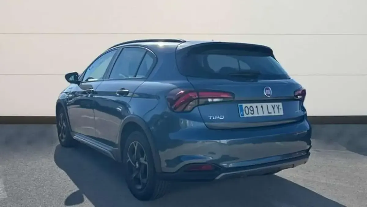 Usado Fiat Tipo Cross 131 CV (96 kW) 2022 Gris Berlina