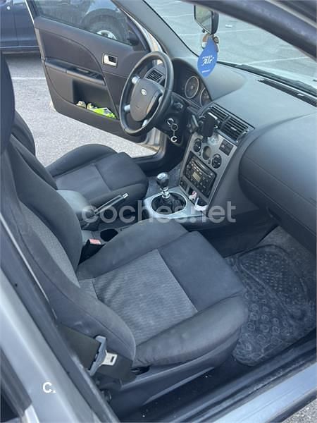 Gris / plata Usado 2002 Ford Mondeo Ghia Berlina | 2500 € (Buen precio) - Imagen 1/4