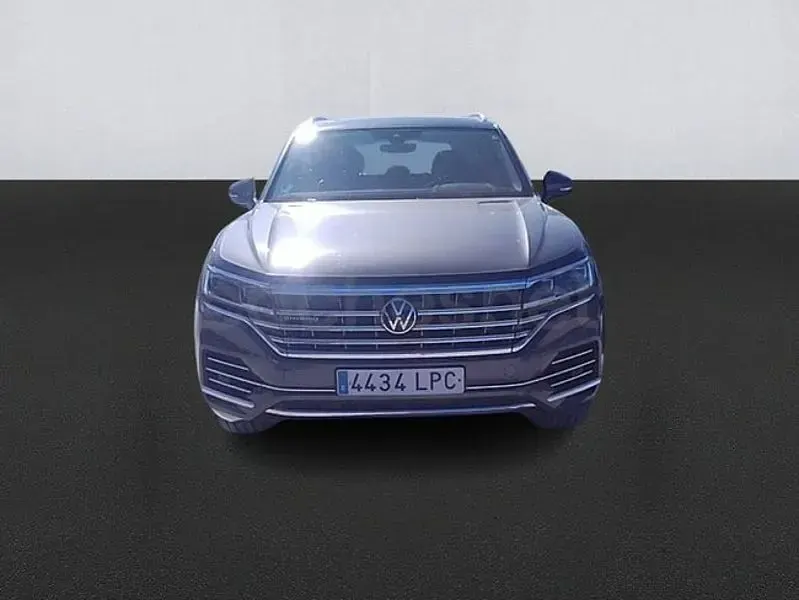 Usado VW Touareg 381 CV (280 kW) 2021 Gris / plata SUV