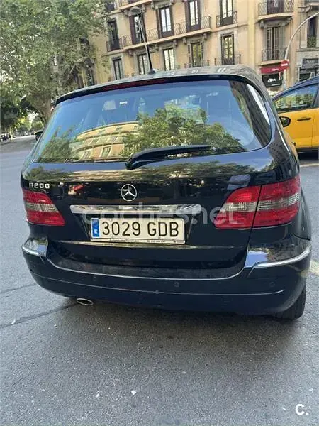 Usado Mercedes B200 136 CV (100 kW) 2008 Negro Monovolumen