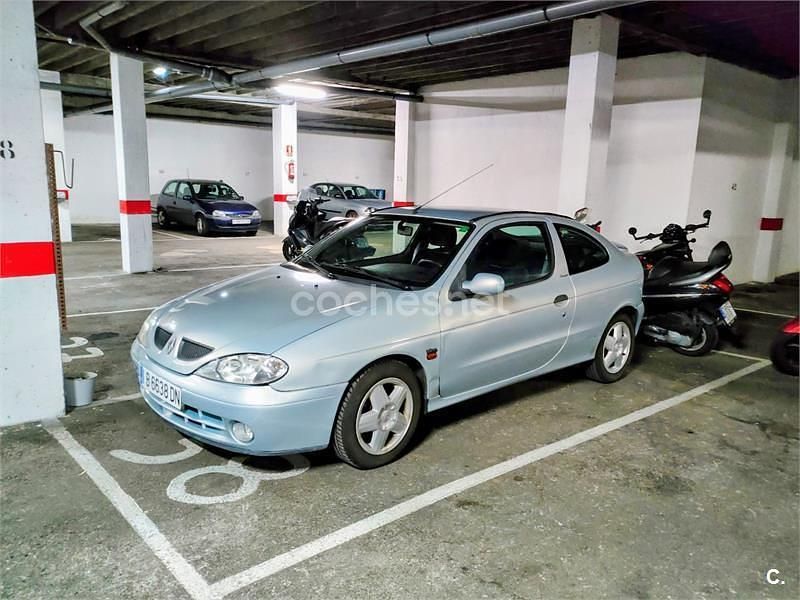 Usado Renault Mégane Coupé R.S. 110 CV (80 kW) 1998 Gris / plata Coupe
