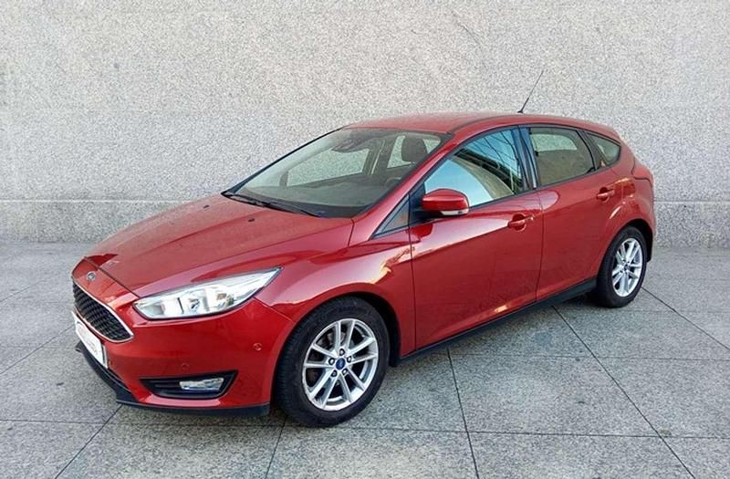 Burdeos Usado 2015 Ford Focus Trend Utilitario | 9300 € (Un poco caro) - Imagen 1/4