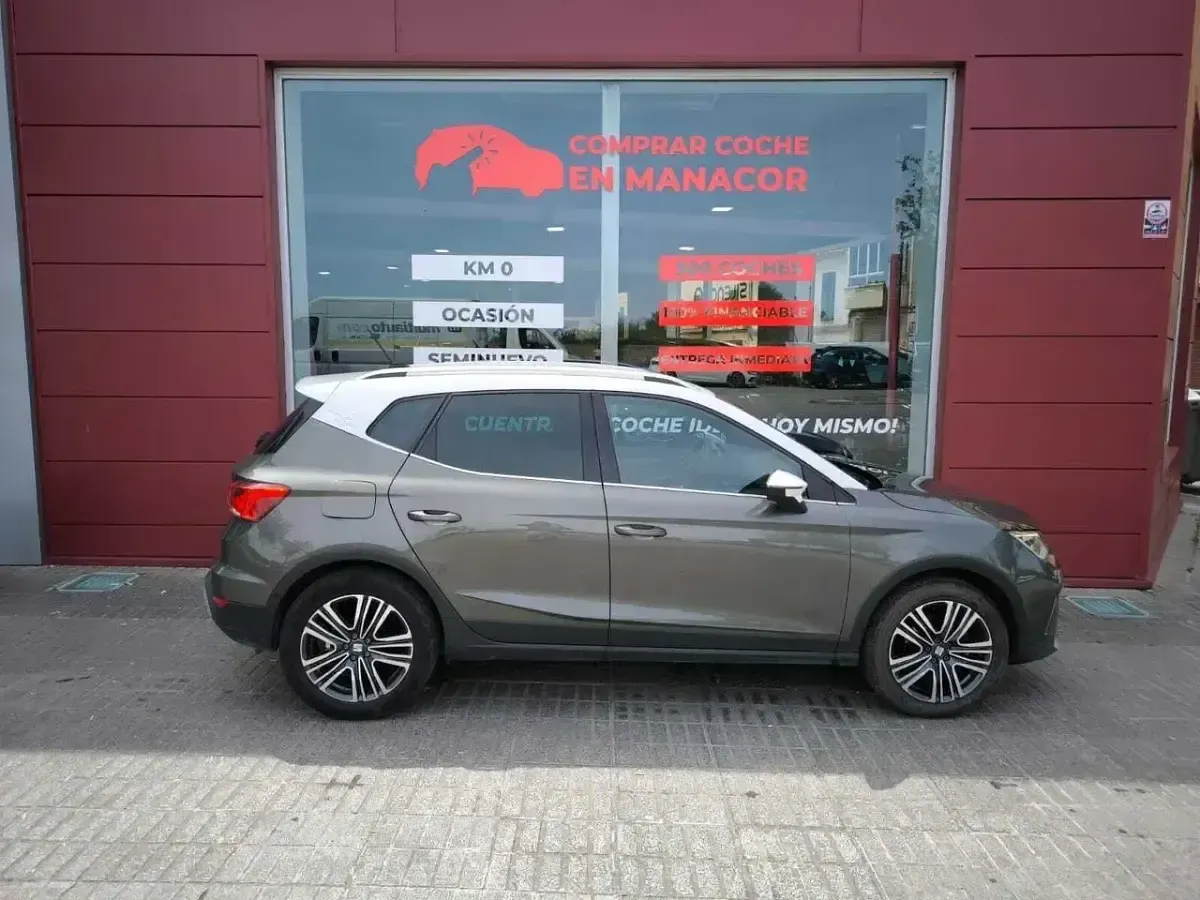 Usado Seat Arona Xperience 110 CV (80 kW) 2023 Gris SUV
