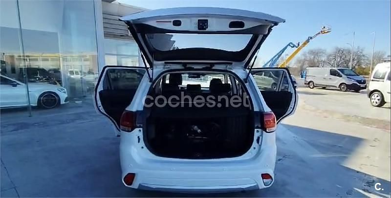 Usado Mitsubishi Outlander P-HEV 203 CV (149 kW) 2018 Blanco SUV