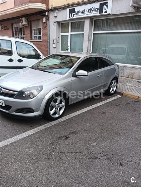 Gris / plata Usado 2006 Opel Astra GTC Sport Berlina | 3500 € (Precio justo) - Imagen 1/4