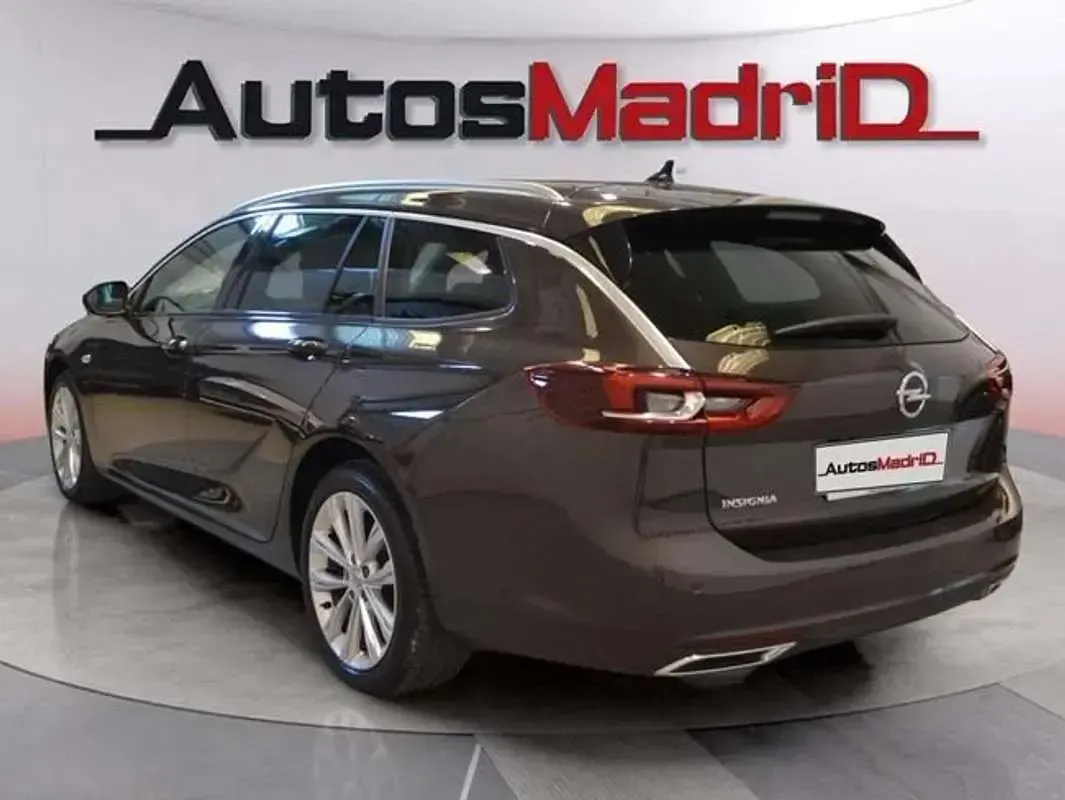 Usado Opel Insignia Business Elegance 174 CV (127 kW) 2021 Marrón Familiar