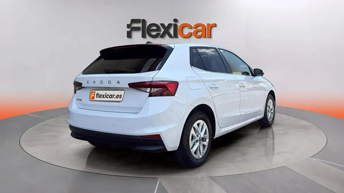 Usado Skoda Fabia Selection 116 CV (85 kW) 2025 Blanco Utilitario