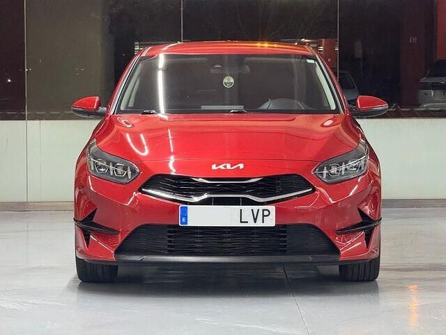 Usado Kia Ceed 101 CV (74 kW) 2021 Rojo Utilitario