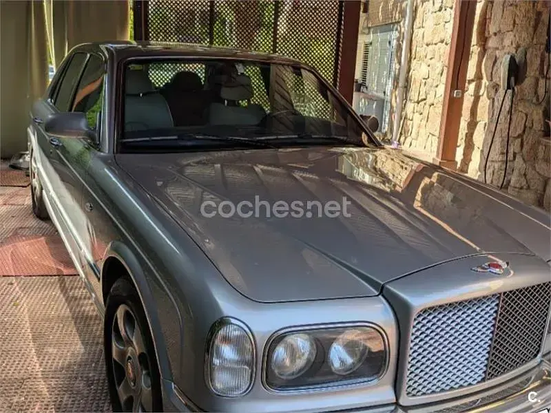 Usado Bentley Arnage 400 CV (294 kW) 2000 Gris / plata Berlina