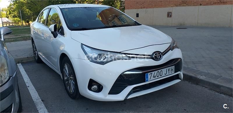 Usado Toyota Avensis Business Edition 143 CV (105 kW) 2017 Blanco Berlina
