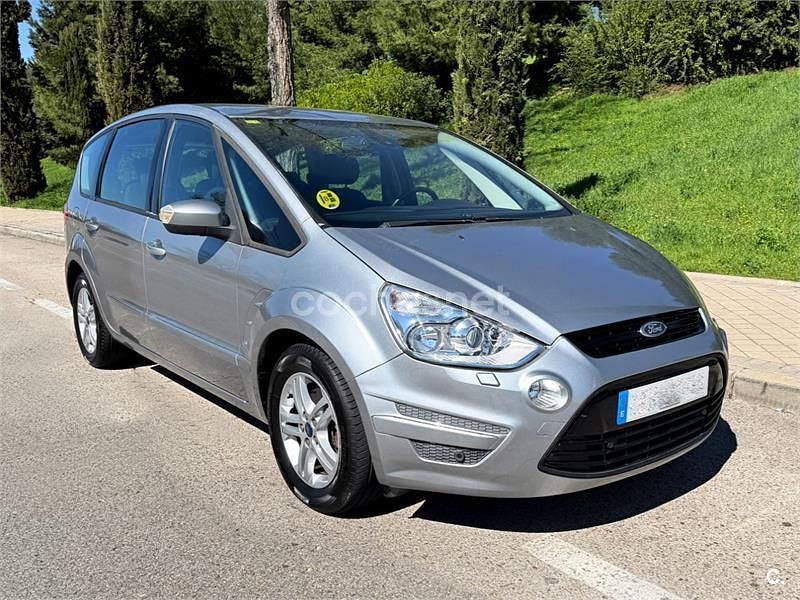 Usado Ford S-MAX Trend 140 CV (102 kW) 2011 Gris / plata Monovolumen
