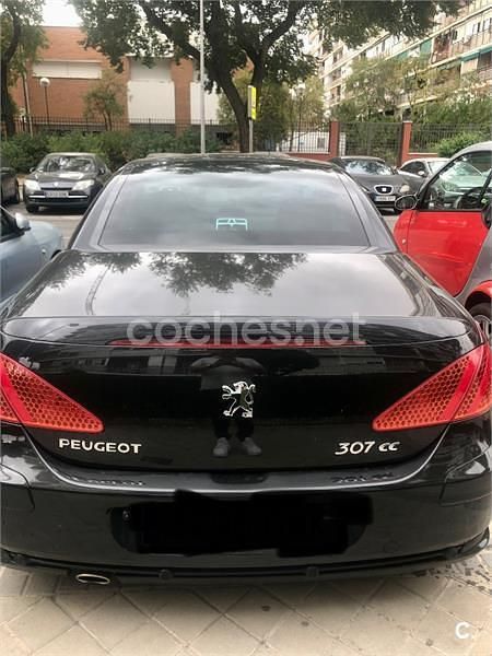 Usado Peugeot 307 CC 110 CV (80 kW) 2005 Negro Descapotable