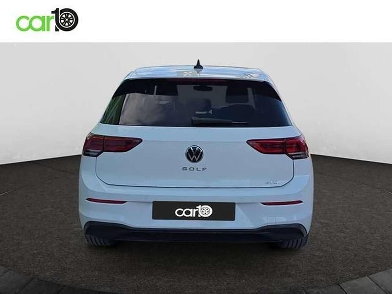 Usado VW Golf VIII Life 110 CV (80 kW) 2023 Blanco Familiar